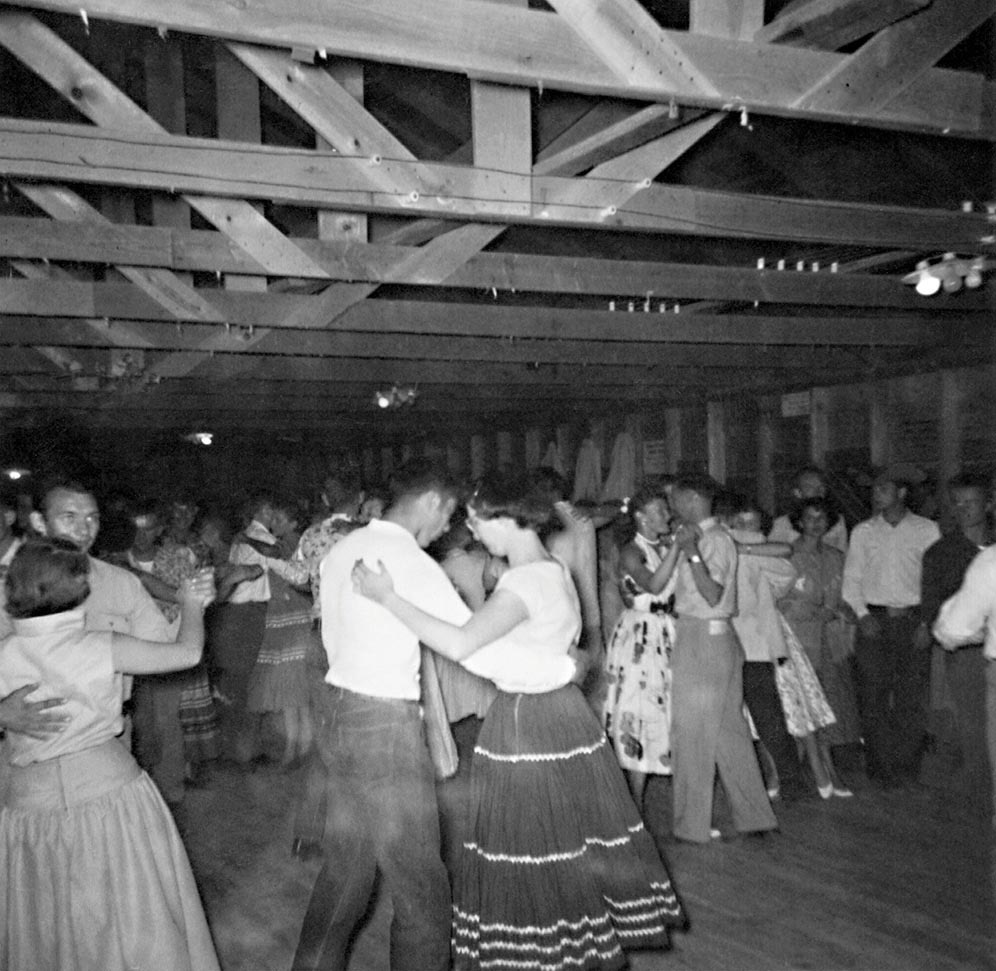 10-04 Gayway 1953, 54 dance crowd