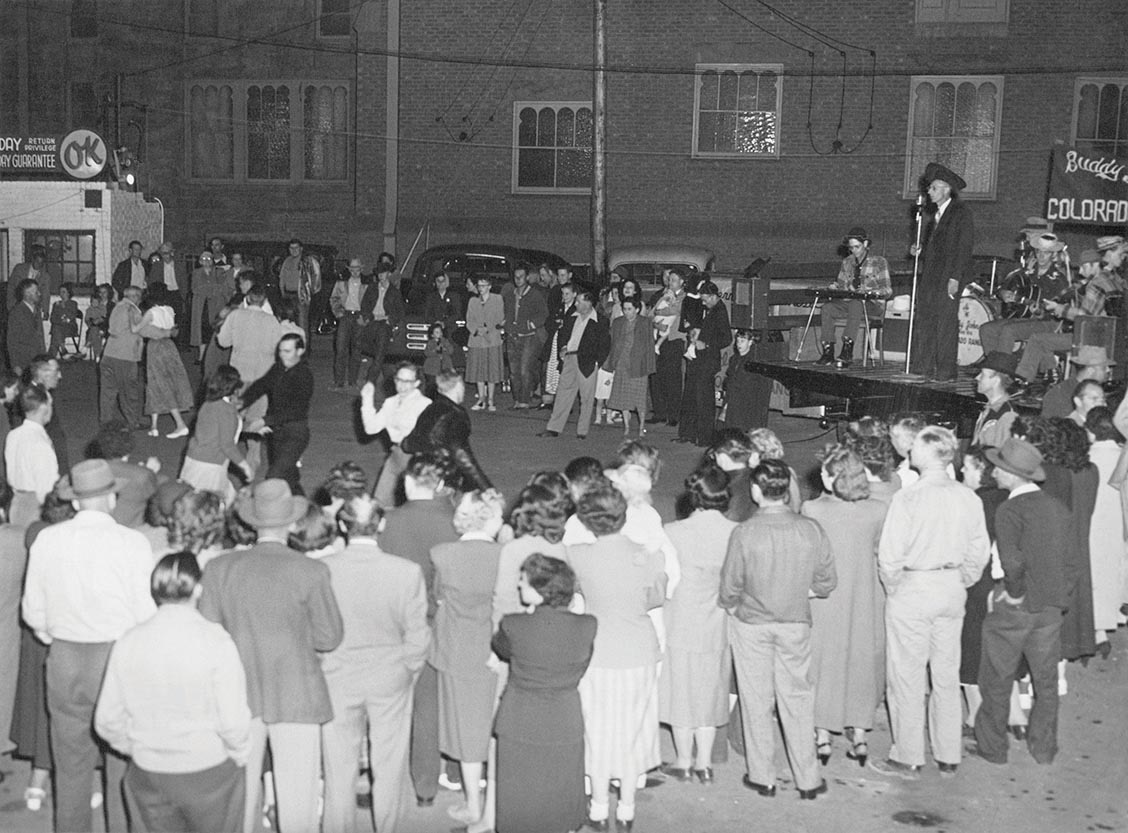 08-03 Band 1940's Pueblo street dance