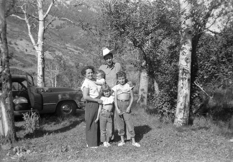 09-01 Family 1952 in mountains