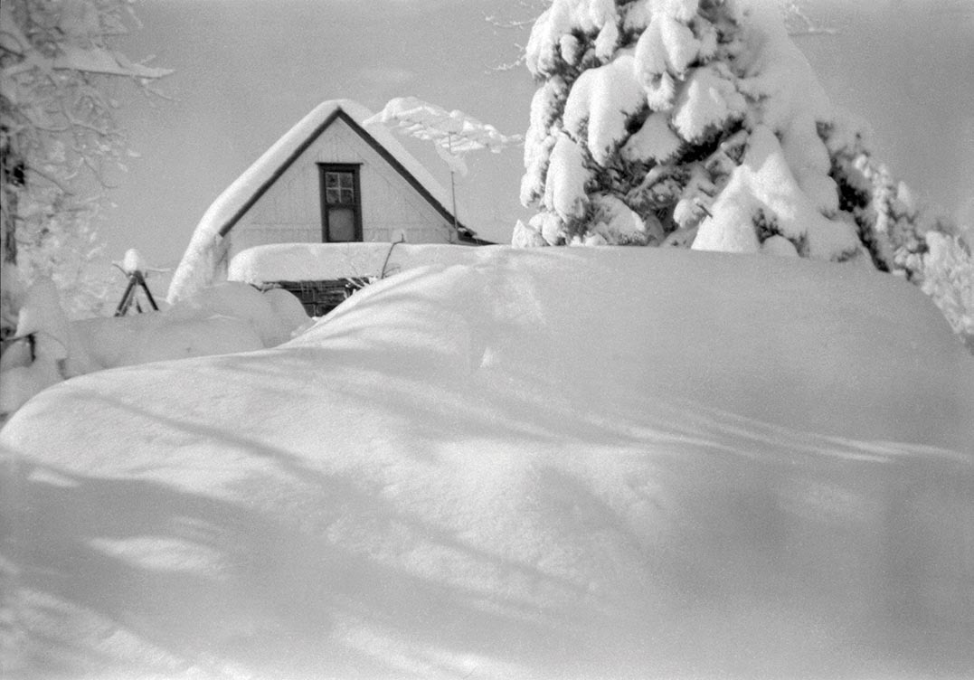 09-24 house, car & snow